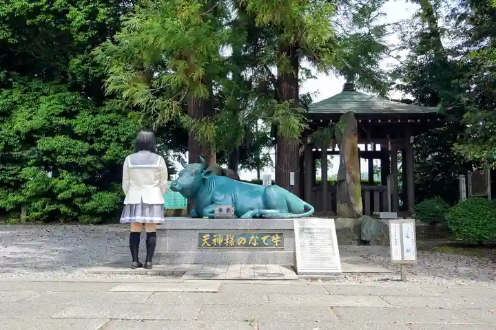 朝日森天満宮の像