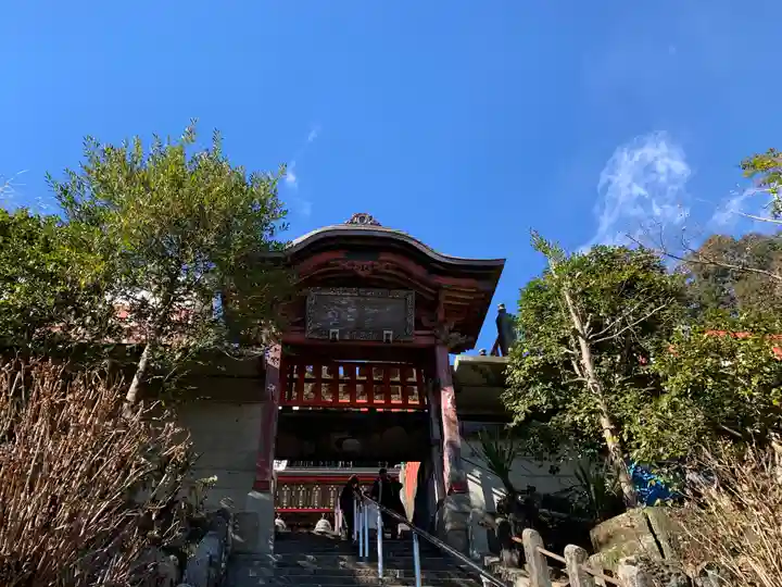 太平山神社の山門・神門