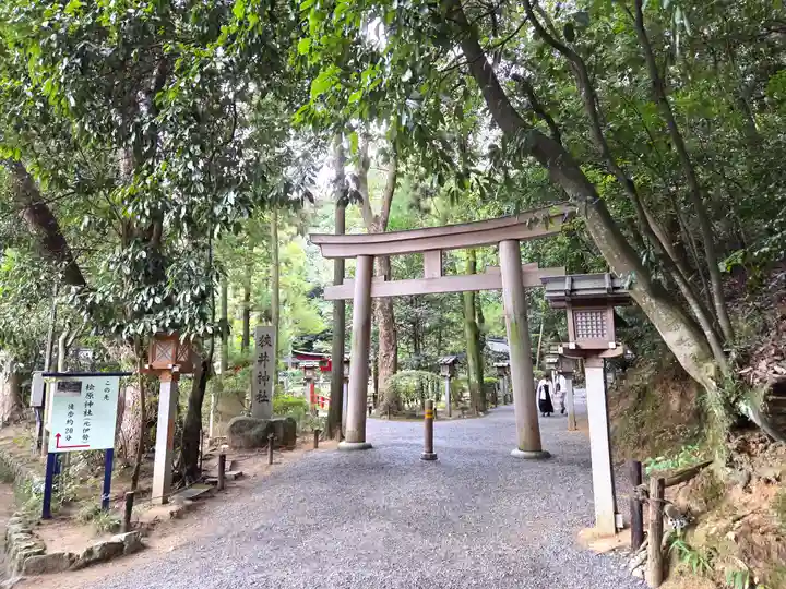 狭井坐大神荒魂神社(狭井神社)の鳥居