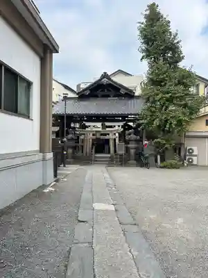 被官稲荷神社の鳥居
