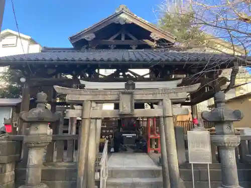 被官稲荷神社の鳥居