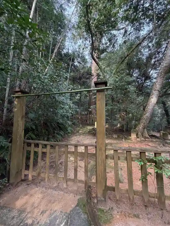 八重垣神社の{uncategorized: "未分類", other: "その他", undefined: "問題あり", building: "その他建物", grave: "お墓", sacred_gate: "鳥居", guardian: "狛犬", statue: "像", buddha: "仏像", history: "歴史", nature: "自然", garden: "庭園", animal: "動物", pagoda: "塔", temizu: "手水舎", mountain_gate: "山門・神門", sanctuary: "本殿・本堂", subordinate: "末社・摂社", art: "芸術", scenery: "景色", jizo: "地蔵", ema: "絵馬", goshuin: "御朱印", omikuji: "おみくじ", items: "授与品その他", amulet: "お守り", goshuincho: "御朱印帳", eats: "食事", festival: "お祭り", votive_dance: "神楽", shichigosan: "七五三参", wedding: "結婚式", experience: "体験その他", initially: "初詣", around: "周辺", anti_infection: "感染症対策"}