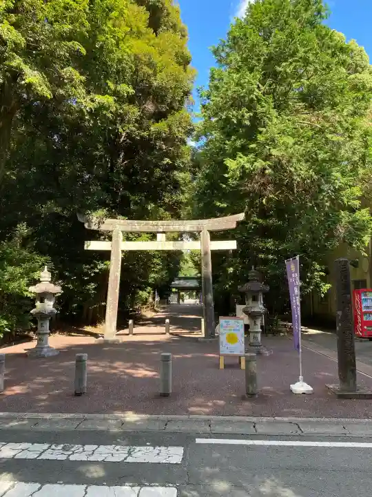 砥鹿神社(里宮)の{uncategorized: "未分類", other: "その他", undefined: "問題あり", building: "その他建物", grave: "お墓", sacred_gate: "鳥居", guardian: "狛犬", statue: "像", buddha: "仏像", history: "歴史", nature: "自然", garden: "庭園", animal: "動物", pagoda: "塔", temizu: "手水舎", mountain_gate: "山門・神門", sanctuary: "本殿・本堂", subordinate: "末社・摂社", art: "芸術", scenery: "景色", jizo: "地蔵", ema: "絵馬", goshuin: "御朱印", omikuji: "おみくじ", items: "授与品その他", amulet: "お守り", goshuincho: "御朱印帳", eats: "食事", festival: "お祭り", votive_dance: "神楽", shichigosan: "七五三参", wedding: "結婚式", experience: "体験その他", initially: "初詣", around: "周辺", anti_infection: "感染症対策"}