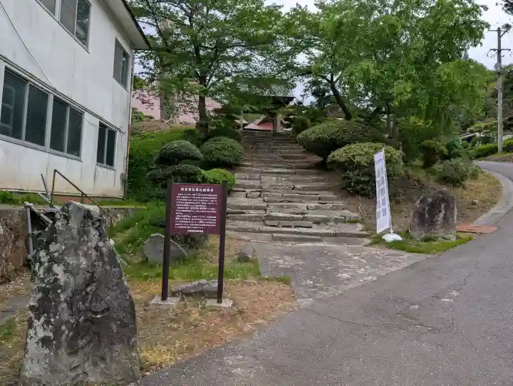真照寺の{uncategorized: "未分類", other: "その他", undefined: "問題あり", building: "その他建物", grave: "お墓", sacred_gate: "鳥居", guardian: "狛犬", statue: "像", buddha: "仏像", history: "歴史", nature: "自然", garden: "庭園", animal: "動物", pagoda: "塔", temizu: "手水舎", mountain_gate: "山門・神門", sanctuary: "本殿・本堂", subordinate: "末社・摂社", art: "芸術", scenery: "景色", jizo: "地蔵", ema: "絵馬", goshuin: "御朱印", omikuji: "おみくじ", items: "授与品その他", amulet: "お守り", goshuincho: "御朱印帳", eats: "食事", festival: "お祭り", votive_dance: "神楽", shichigosan: "七五三参", wedding: "結婚式", experience: "体験その他", initially: "初詣", around: "周辺", anti_infection: "感染症対策"}