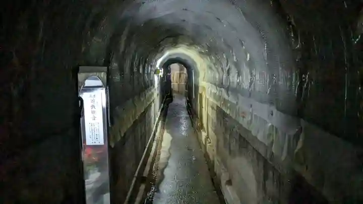 岩戸観音堂の本殿・本堂