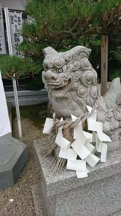 湯殿山神社の狛犬