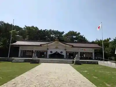 沖縄県護国神社の{uncategorized: "未分類", other: "その他", undefined: "問題あり", building: "その他建物", grave: "お墓", sacred_gate: "鳥居", guardian: "狛犬", statue: "像", buddha: "仏像", history: "歴史", nature: "自然", garden: "庭園", animal: "動物", pagoda: "塔", temizu: "手水舎", mountain_gate: "山門・神門", sanctuary: "本殿・本堂", subordinate: "末社・摂社", art: "芸術", scenery: "景色", jizo: "地蔵", ema: "絵馬", goshuin: "御朱印", omikuji: "おみくじ", items: "授与品その他", amulet: "お守り", goshuincho: "御朱印帳", eats: "食事", festival: "お祭り", votive_dance: "神楽", shichigosan: "七五三参", wedding: "結婚式", experience: "体験その他", initially: "初詣", around: "周辺", anti_infection: "感染症対策"}