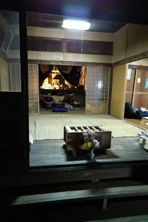 穴弘法(古城山遍照閣)の本殿・本堂