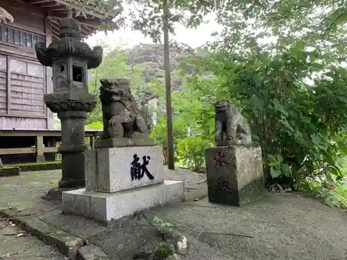 長秀寺{永代供養やすらぎ納骨堂・浪切不動尊}の狛犬