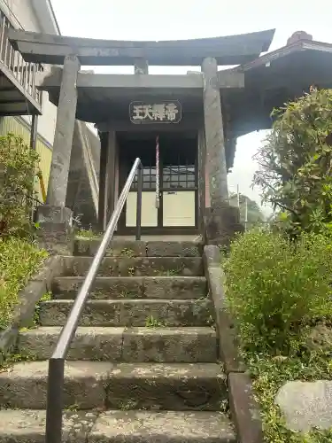 元町橋帝釈天堂の{uncategorized: "未分類", other: "その他", undefined: "問題あり", building: "その他建物", grave: "お墓", sacred_gate: "鳥居", guardian: "狛犬", statue: "像", buddha: "仏像", history: "歴史", nature: "自然", garden: "庭園", animal: "動物", pagoda: "塔", temizu: "手水舎", mountain_gate: "山門・神門", sanctuary: "本殿・本堂", subordinate: "末社・摂社", art: "芸術", scenery: "景色", jizo: "地蔵", ema: "絵馬", goshuin: "御朱印", omikuji: "おみくじ", items: "授与品その他", amulet: "お守り", goshuincho: "御朱印帳", eats: "食事", festival: "お祭り", votive_dance: "神楽", shichigosan: "七五三参", wedding: "結婚式", experience: "体験その他", initially: "初詣", around: "周辺", anti_infection: "感染症対策"}