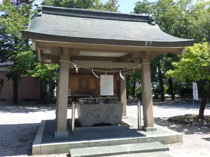 新川神社の手水舎