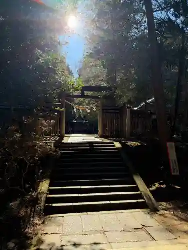 武蔵二宮 金鑚神社の{uncategorized: "未分類", other: "その他", undefined: "問題あり", building: "その他建物", grave: "お墓", sacred_gate: "鳥居", guardian: "狛犬", statue: "像", buddha: "仏像", history: "歴史", nature: "自然", garden: "庭園", animal: "動物", pagoda: "塔", temizu: "手水舎", mountain_gate: "山門・神門", sanctuary: "本殿・本堂", subordinate: "末社・摂社", art: "芸術", scenery: "景色", jizo: "地蔵", ema: "絵馬", goshuin: "御朱印", omikuji: "おみくじ", items: "授与品その他", amulet: "お守り", goshuincho: "御朱印帳", eats: "食事", festival: "お祭り", votive_dance: "神楽", shichigosan: "七五三参", wedding: "結婚式", experience: "体験その他", initially: "初詣", around: "周辺", anti_infection: "感染症対策"}
