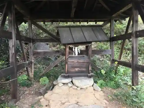 山梨岡神社の末社