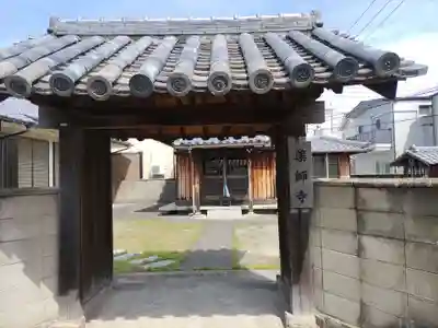 薬師寺の山門・神門