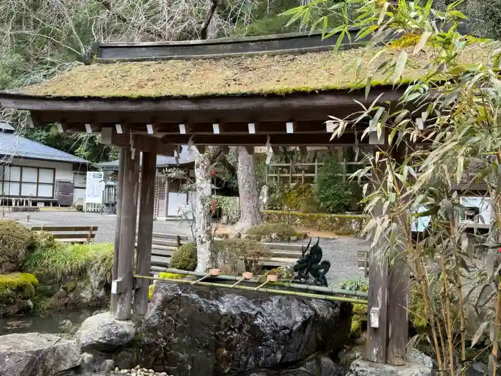 天河大辨財天社の{uncategorized: "未分類", other: "その他", undefined: "問題あり", building: "その他建物", grave: "お墓", sacred_gate: "鳥居", guardian: "狛犬", statue: "像", buddha: "仏像", history: "歴史", nature: "自然", garden: "庭園", animal: "動物", pagoda: "塔", temizu: "手水舎", mountain_gate: "山門・神門", sanctuary: "本殿・本堂", subordinate: "末社・摂社", art: "芸術", scenery: "景色", jizo: "地蔵", ema: "絵馬", goshuin: "御朱印", omikuji: "おみくじ", items: "授与品その他", amulet: "お守り", goshuincho: "御朱印帳", eats: "食事", festival: "お祭り", votive_dance: "神楽", shichigosan: "七五三参", wedding: "結婚式", experience: "体験その他", initially: "初詣", around: "周辺", anti_infection: "感染症対策"}