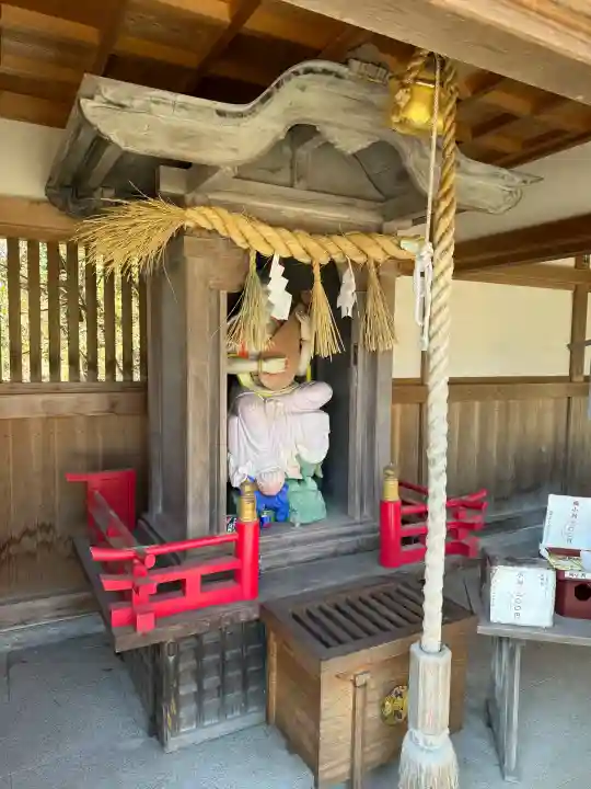 竹生島神社(都久夫須麻神社)の{uncategorized: "未分類", other: "その他", undefined: "問題あり", building: "その他建物", grave: "お墓", sacred_gate: "鳥居", guardian: "狛犬", statue: "像", buddha: "仏像", history: "歴史", nature: "自然", garden: "庭園", animal: "動物", pagoda: "塔", temizu: "手水舎", mountain_gate: "山門・神門", sanctuary: "本殿・本堂", subordinate: "末社・摂社", art: "芸術", scenery: "景色", jizo: "地蔵", ema: "絵馬", goshuin: "御朱印", omikuji: "おみくじ", items: "授与品その他", amulet: "お守り", goshuincho: "御朱印帳", eats: "食事", festival: "お祭り", votive_dance: "神楽", shichigosan: "七五三参", wedding: "結婚式", experience: "体験その他", initially: "初詣", around: "周辺", anti_infection: "感染症対策"}