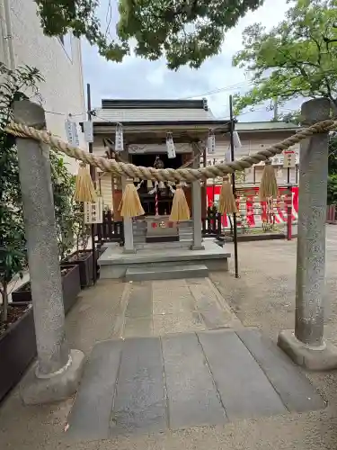 溝口神社の{uncategorized: "未分類", other: "その他", undefined: "問題あり", building: "その他建物", grave: "お墓", sacred_gate: "鳥居", guardian: "狛犬", statue: "像", buddha: "仏像", history: "歴史", nature: "自然", garden: "庭園", animal: "動物", pagoda: "塔", temizu: "手水舎", mountain_gate: "山門・神門", sanctuary: "本殿・本堂", subordinate: "末社・摂社", art: "芸術", scenery: "景色", jizo: "地蔵", ema: "絵馬", goshuin: "御朱印", omikuji: "おみくじ", items: "授与品その他", amulet: "お守り", goshuincho: "御朱印帳", eats: "食事", festival: "お祭り", votive_dance: "神楽", shichigosan: "七五三参", wedding: "結婚式", experience: "体験その他", initially: "初詣", around: "周辺", anti_infection: "感染症対策"}