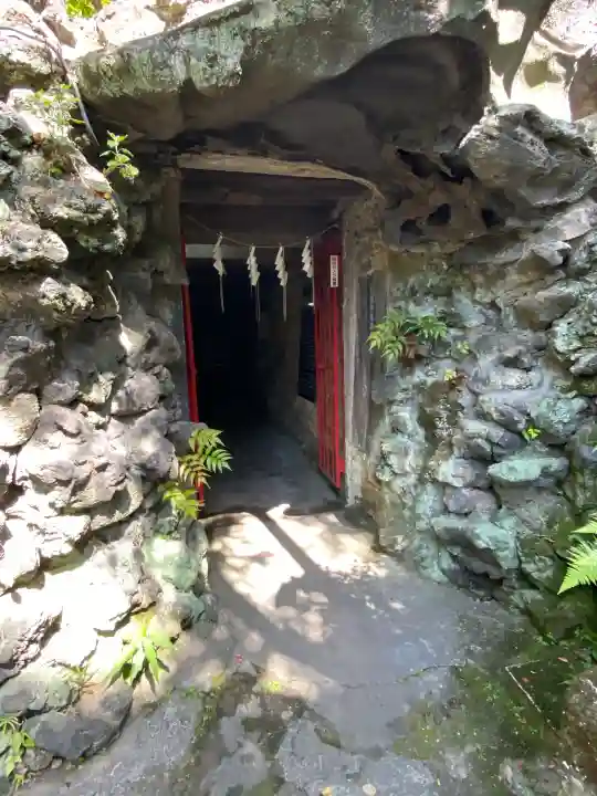 江島杉山神社の{uncategorized: "未分類", other: "その他", undefined: "問題あり", building: "その他建物", grave: "お墓", sacred_gate: "鳥居", guardian: "狛犬", statue: "像", buddha: "仏像", history: "歴史", nature: "自然", garden: "庭園", animal: "動物", pagoda: "塔", temizu: "手水舎", mountain_gate: "山門・神門", sanctuary: "本殿・本堂", subordinate: "末社・摂社", art: "芸術", scenery: "景色", jizo: "地蔵", ema: "絵馬", goshuin: "御朱印", omikuji: "おみくじ", items: "授与品その他", amulet: "お守り", goshuincho: "御朱印帳", eats: "食事", festival: "お祭り", votive_dance: "神楽", shichigosan: "七五三参", wedding: "結婚式", experience: "体験その他", initially: "初詣", around: "周辺", anti_infection: "感染症対策"}