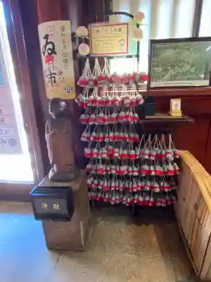 摩利支天 徳大寺の{uncategorized: "未分類", other: "その他", undefined: "問題あり", building: "その他建物", grave: "お墓", sacred_gate: "鳥居", guardian: "狛犬", statue: "像", buddha: "仏像", history: "歴史", nature: "自然", garden: "庭園", animal: "動物", pagoda: "塔", temizu: "手水舎", mountain_gate: "山門・神門", sanctuary: "本殿・本堂", subordinate: "末社・摂社", art: "芸術", scenery: "景色", jizo: "地蔵", ema: "絵馬", goshuin: "御朱印", omikuji: "おみくじ", items: "授与品その他", amulet: "お守り", goshuincho: "御朱印帳", eats: "食事", festival: "お祭り", votive_dance: "神楽", shichigosan: "七五三参", wedding: "結婚式", experience: "体験その他", initially: "初詣", around: "周辺", anti_infection: "感染症対策"}