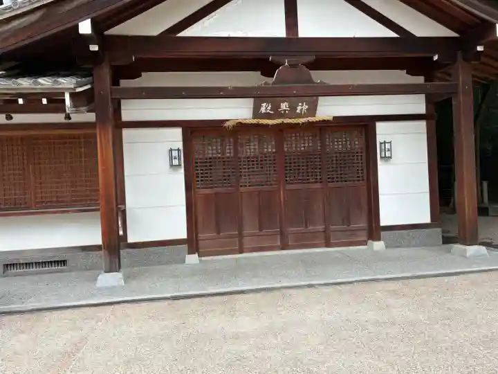 西宮神社の{uncategorized: "未分類", other: "その他", undefined: "問題あり", building: "その他建物", grave: "お墓", sacred_gate: "鳥居", guardian: "狛犬", statue: "像", buddha: "仏像", history: "歴史", nature: "自然", garden: "庭園", animal: "動物", pagoda: "塔", temizu: "手水舎", mountain_gate: "山門・神門", sanctuary: "本殿・本堂", subordinate: "末社・摂社", art: "芸術", scenery: "景色", jizo: "地蔵", ema: "絵馬", goshuin: "御朱印", omikuji: "おみくじ", items: "授与品その他", amulet: "お守り", goshuincho: "御朱印帳", eats: "食事", festival: "お祭り", votive_dance: "神楽", shichigosan: "七五三参", wedding: "結婚式", experience: "体験その他", initially: "初詣", around: "周辺", anti_infection: "感染症対策"}