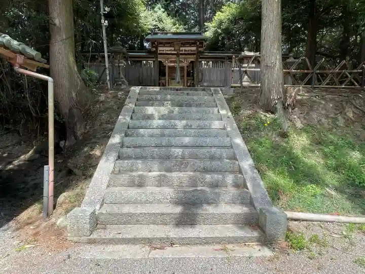 稲荷神社 (甲南町稗谷)の{uncategorized: "未分類", other: "その他", undefined: "問題あり", building: "その他建物", grave: "お墓", sacred_gate: "鳥居", guardian: "狛犬", statue: "像", buddha: "仏像", history: "歴史", nature: "自然", garden: "庭園", animal: "動物", pagoda: "塔", temizu: "手水舎", mountain_gate: "山門・神門", sanctuary: "本殿・本堂", subordinate: "末社・摂社", art: "芸術", scenery: "景色", jizo: "地蔵", ema: "絵馬", goshuin: "御朱印", omikuji: "おみくじ", items: "授与品その他", amulet: "お守り", goshuincho: "御朱印帳", eats: "食事", festival: "お祭り", votive_dance: "神楽", shichigosan: "七五三参", wedding: "結婚式", experience: "体験その他", initially: "初詣", around: "周辺", anti_infection: "感染症対策"}