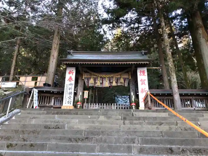 諏訪大社の山門・神門