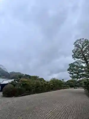 明治天皇伏見桃山陵の{uncategorized: "未分類", other: "その他", undefined: "問題あり", building: "その他建物", grave: "お墓", sacred_gate: "鳥居", guardian: "狛犬", statue: "像", buddha: "仏像", history: "歴史", nature: "自然", garden: "庭園", animal: "動物", pagoda: "塔", temizu: "手水舎", mountain_gate: "山門・神門", sanctuary: "本殿・本堂", subordinate: "末社・摂社", art: "芸術", scenery: "景色", jizo: "地蔵", ema: "絵馬", goshuin: "御朱印", omikuji: "おみくじ", items: "授与品その他", amulet: "お守り", goshuincho: "御朱印帳", eats: "食事", festival: "お祭り", votive_dance: "神楽", shichigosan: "七五三参", wedding: "結婚式", experience: "体験その他", initially: "初詣", around: "周辺", anti_infection: "感染症対策"}