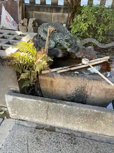 満足稲荷神社の手水舎