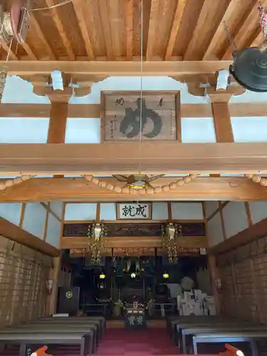 目の霊山　油山寺の本殿・本堂