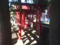 三本杉稲荷大明神の鳥居