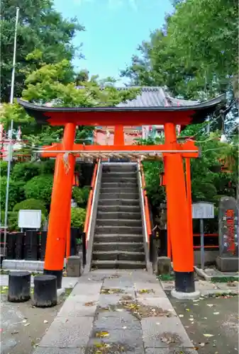 塚越稲荷神社の鳥居