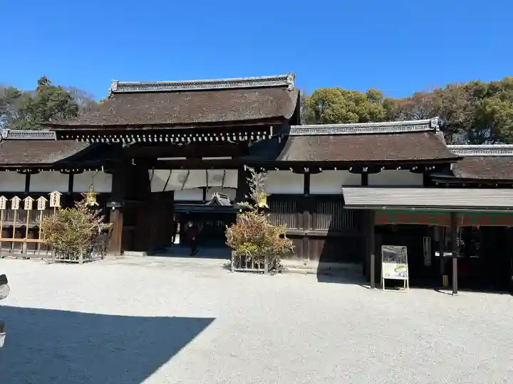 賀茂御祖神社(下鴨神社)の{uncategorized: "未分類", other: "その他", undefined: "問題あり", building: "その他建物", grave: "お墓", sacred_gate: "鳥居", guardian: "狛犬", statue: "像", buddha: "仏像", history: "歴史", nature: "自然", garden: "庭園", animal: "動物", pagoda: "塔", temizu: "手水舎", mountain_gate: "山門・神門", sanctuary: "本殿・本堂", subordinate: "末社・摂社", art: "芸術", scenery: "景色", jizo: "地蔵", ema: "絵馬", goshuin: "御朱印", omikuji: "おみくじ", items: "授与品その他", amulet: "お守り", goshuincho: "御朱印帳", eats: "食事", festival: "お祭り", votive_dance: "神楽", shichigosan: "七五三参", wedding: "結婚式", experience: "体験その他", initially: "初詣", around: "周辺", anti_infection: "感染症対策"}