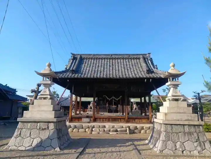 九所神社の{uncategorized: "未分類", other: "その他", undefined: "問題あり", building: "その他建物", grave: "お墓", sacred_gate: "鳥居", guardian: "狛犬", statue: "像", buddha: "仏像", history: "歴史", nature: "自然", garden: "庭園", animal: "動物", pagoda: "塔", temizu: "手水舎", mountain_gate: "山門・神門", sanctuary: "本殿・本堂", subordinate: "末社・摂社", art: "芸術", scenery: "景色", jizo: "地蔵", ema: "絵馬", goshuin: "御朱印", omikuji: "おみくじ", items: "授与品その他", amulet: "お守り", goshuincho: "御朱印帳", eats: "食事", festival: "お祭り", votive_dance: "神楽", shichigosan: "七五三参", wedding: "結婚式", experience: "体験その他", initially: "初詣", around: "周辺", anti_infection: "感染症対策"}