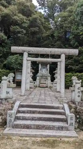 冠纓神社の末社