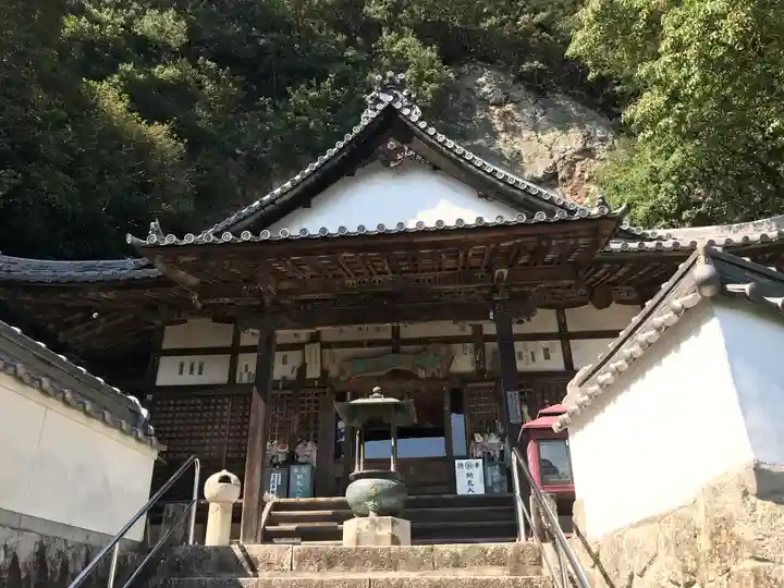 弥谷寺の本殿・本堂