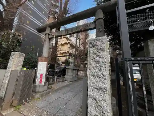 稲荷鬼王神社の{uncategorized: "未分類", other: "その他", undefined: "問題あり", building: "その他建物", grave: "お墓", sacred_gate: "鳥居", guardian: "狛犬", statue: "像", buddha: "仏像", history: "歴史", nature: "自然", garden: "庭園", animal: "動物", pagoda: "塔", temizu: "手水舎", mountain_gate: "山門・神門", sanctuary: "本殿・本堂", subordinate: "末社・摂社", art: "芸術", scenery: "景色", jizo: "地蔵", ema: "絵馬", goshuin: "御朱印", omikuji: "おみくじ", items: "授与品その他", amulet: "お守り", goshuincho: "御朱印帳", eats: "食事", festival: "お祭り", votive_dance: "神楽", shichigosan: "七五三参", wedding: "結婚式", experience: "体験その他", initially: "初詣", around: "周辺", anti_infection: "感染症対策"}