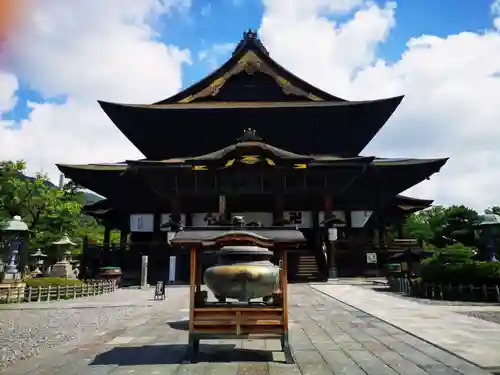 善光寺の本殿・本堂