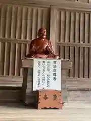 岩舟山高勝寺の像