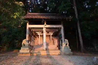 新井崎神社の本殿・本堂