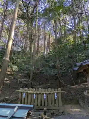 磐座神社（大神神社摂社）の{uncategorized: "未分類", other: "その他", undefined: "問題あり", building: "その他建物", grave: "お墓", sacred_gate: "鳥居", guardian: "狛犬", statue: "像", buddha: "仏像", history: "歴史", nature: "自然", garden: "庭園", animal: "動物", pagoda: "塔", temizu: "手水舎", mountain_gate: "山門・神門", sanctuary: "本殿・本堂", subordinate: "末社・摂社", art: "芸術", scenery: "景色", jizo: "地蔵", ema: "絵馬", goshuin: "御朱印", omikuji: "おみくじ", items: "授与品その他", amulet: "お守り", goshuincho: "御朱印帳", eats: "食事", festival: "お祭り", votive_dance: "神楽", shichigosan: "七五三参", wedding: "結婚式", experience: "体験その他", initially: "初詣", around: "周辺", anti_infection: "感染症対策"}