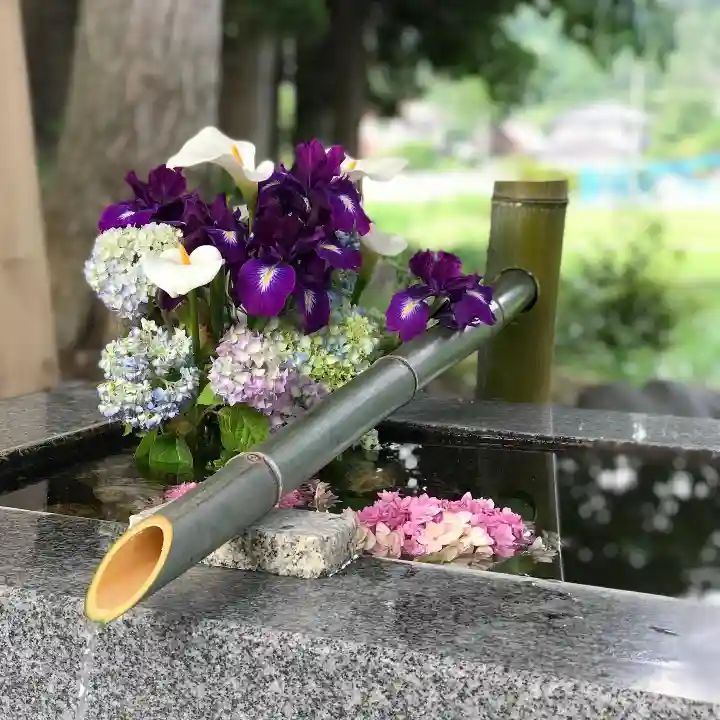 高司神社〜むすびの神の鎮まる社〜の手水舎