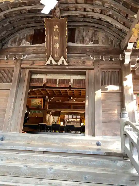 武田神社の本殿・本堂