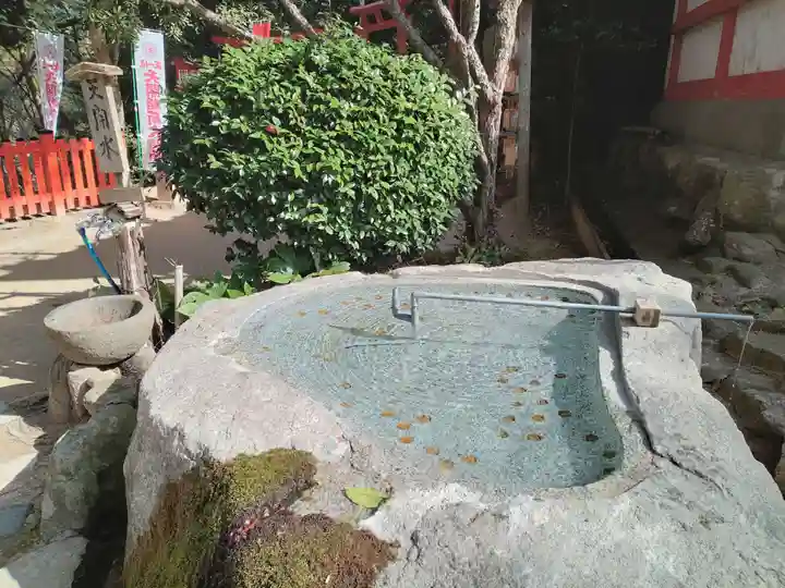 天開稲荷社の手水舎