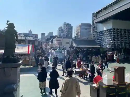 成田山深川不動堂（新勝寺東京別院）の{uncategorized: "未分類", other: "その他", undefined: "問題あり", building: "その他建物", grave: "お墓", sacred_gate: "鳥居", guardian: "狛犬", statue: "像", buddha: "仏像", history: "歴史", nature: "自然", garden: "庭園", animal: "動物", pagoda: "塔", temizu: "手水舎", mountain_gate: "山門・神門", sanctuary: "本殿・本堂", subordinate: "末社・摂社", art: "芸術", scenery: "景色", jizo: "地蔵", ema: "絵馬", goshuin: "御朱印", omikuji: "おみくじ", items: "授与品その他", amulet: "お守り", goshuincho: "御朱印帳", eats: "食事", festival: "お祭り", votive_dance: "神楽", shichigosan: "七五三参", wedding: "結婚式", experience: "体験その他", initially: "初詣", around: "周辺", anti_infection: "感染症対策"}