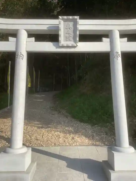 チベット仏教寺院強巴林(チャンバリン)の鳥居