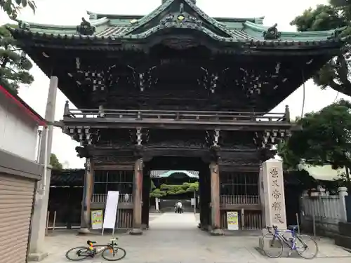 題経寺（柴又帝釈天）の山門