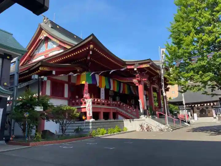 成田山札幌別院新栄寺の本殿・本堂