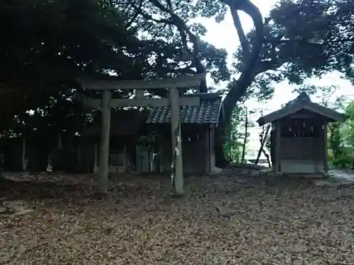 神明社の鳥居