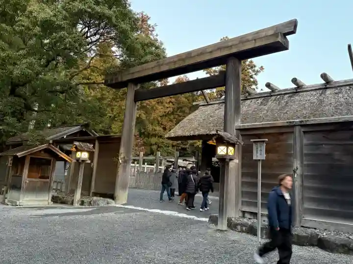 伊勢神宮外宮(豊受大神宮)の{uncategorized: "未分類", other: "その他", undefined: "問題あり", building: "その他建物", grave: "お墓", sacred_gate: "鳥居", guardian: "狛犬", statue: "像", buddha: "仏像", history: "歴史", nature: "自然", garden: "庭園", animal: "動物", pagoda: "塔", temizu: "手水舎", mountain_gate: "山門・神門", sanctuary: "本殿・本堂", subordinate: "末社・摂社", art: "芸術", scenery: "景色", jizo: "地蔵", ema: "絵馬", goshuin: "御朱印", omikuji: "おみくじ", items: "授与品その他", amulet: "お守り", goshuincho: "御朱印帳", eats: "食事", festival: "お祭り", votive_dance: "神楽", shichigosan: "七五三参", wedding: "結婚式", experience: "体験その他", initially: "初詣", around: "周辺", anti_infection: "感染症対策"}