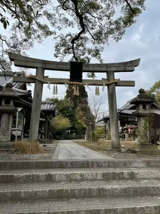 新熊野神社の鳥居
